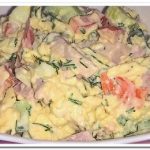Вкусный салат из ветчины, огурца и яиц