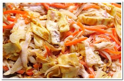 салат с корейской морковью и курицей